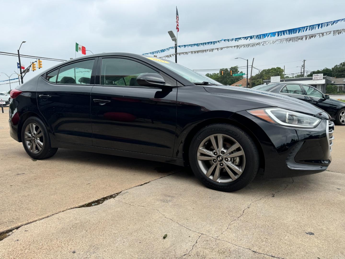 2017 BLACK HYUNDAI ELANTRA LIMITED; SE (5NPD84LF1HH) , located at 5900 E. Lancaster Ave., Fort Worth, TX, 76112, (817) 457-5456, 0.000000, 0.000000 - Photo#2